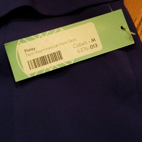 Asymetrical skirt - Picture 2 of 4